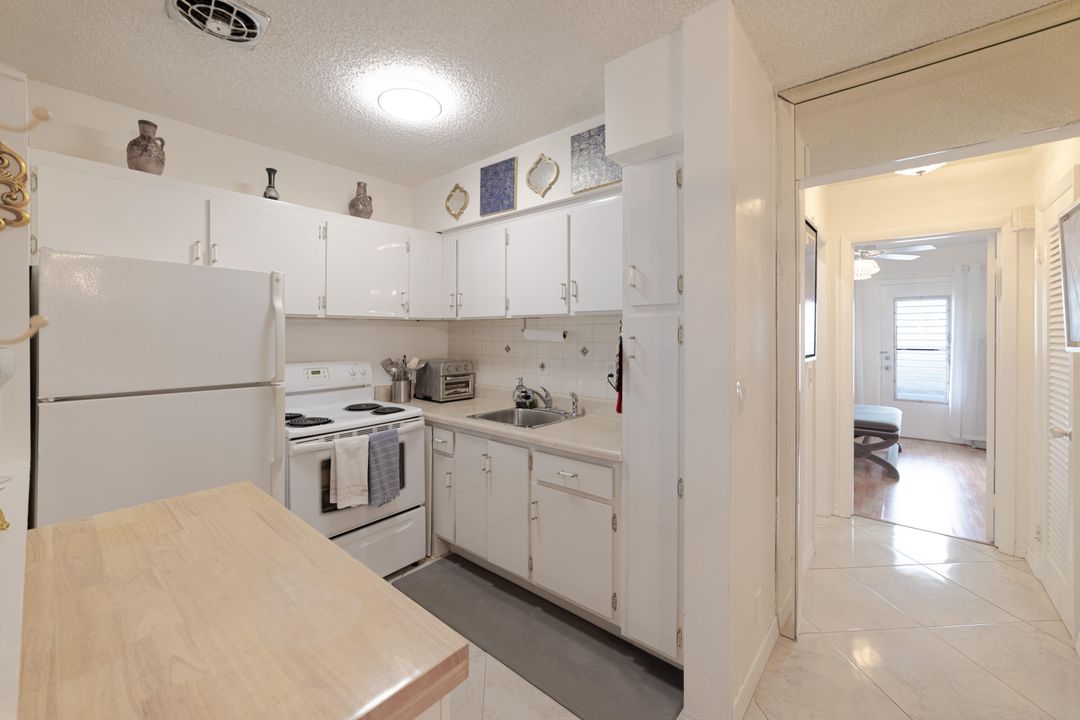 For Sale: $105,000 (1 beds, 1 baths, 625 Square Feet)