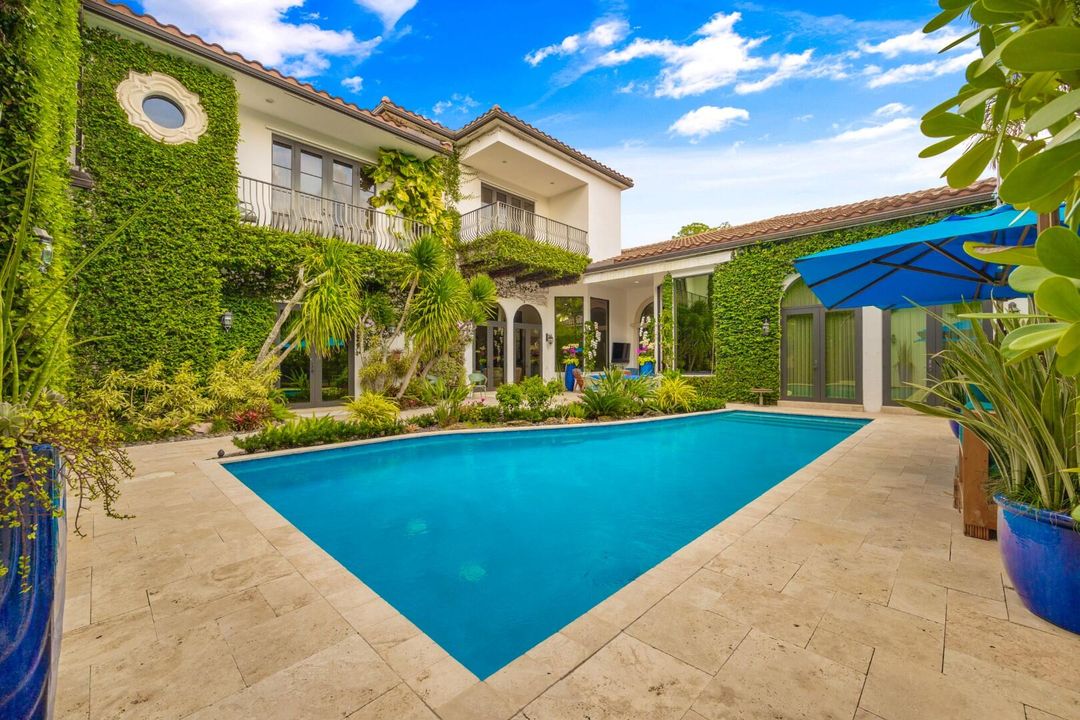 Recently Sold: $3,700,000 (5 beds, 5 baths, 5055 Square Feet)