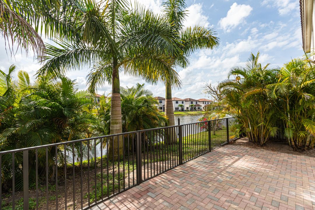 For Sale: $440,000 (3 beds, 2 baths, 1921 Square Feet)