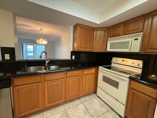 For Sale: $110,000 (1 beds, 2 baths, 912 Square Feet)