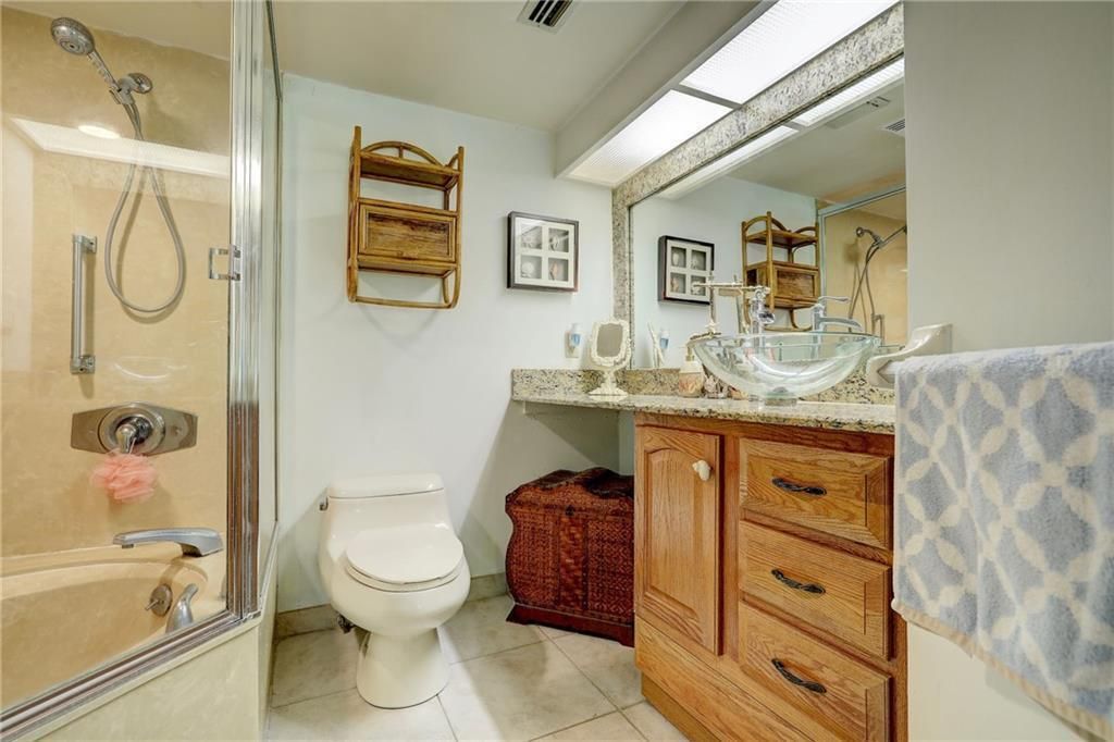 待售: $229,000 (1 贝兹, 1 浴室, 850 平方英尺)