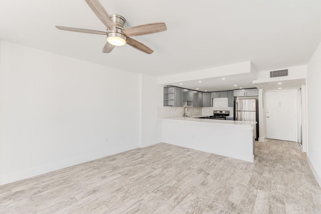 Active With Contract: $595,000 (1 beds, 1 baths, 655 Square Feet)