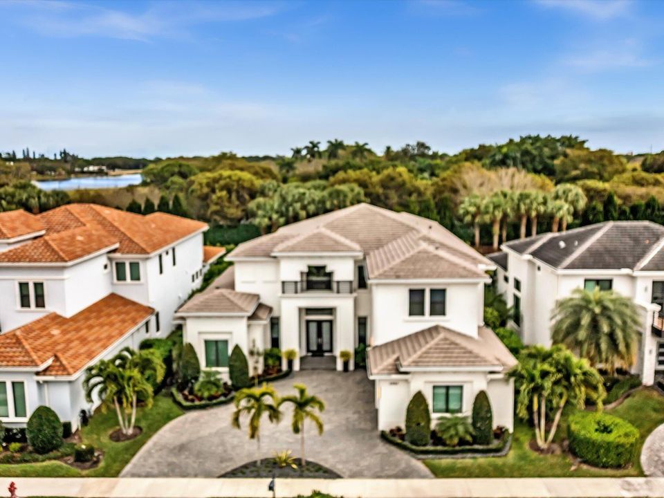 Active With Contract: $3,200,000 (6 beds, 5 baths, 4918 Square Feet)