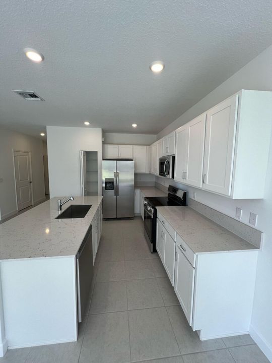 Active With Contract: $2,900 (3 beds, 2 baths, 1635 Square Feet)