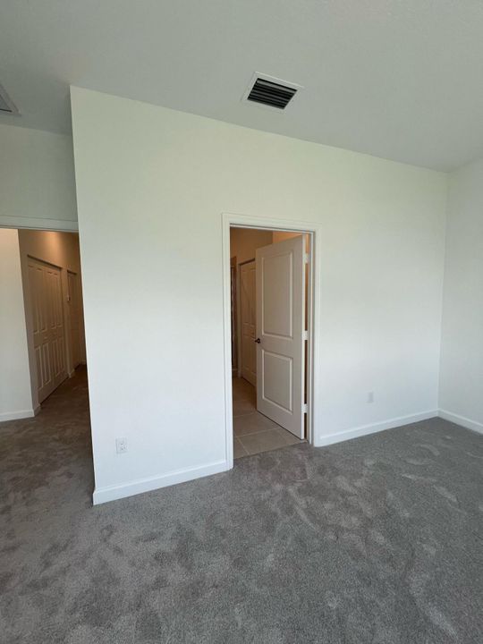 Active With Contract: $2,900 (3 beds, 2 baths, 1635 Square Feet)