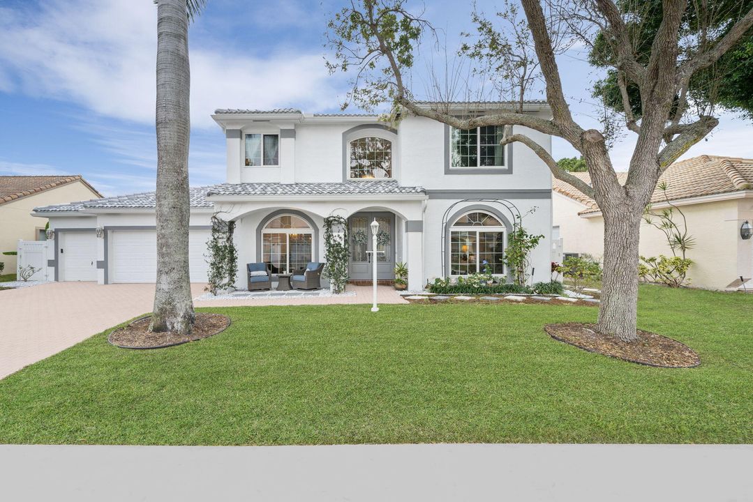 Recently Sold: $1,000,000 (4 beds, 3 baths, 2816 Square Feet)
