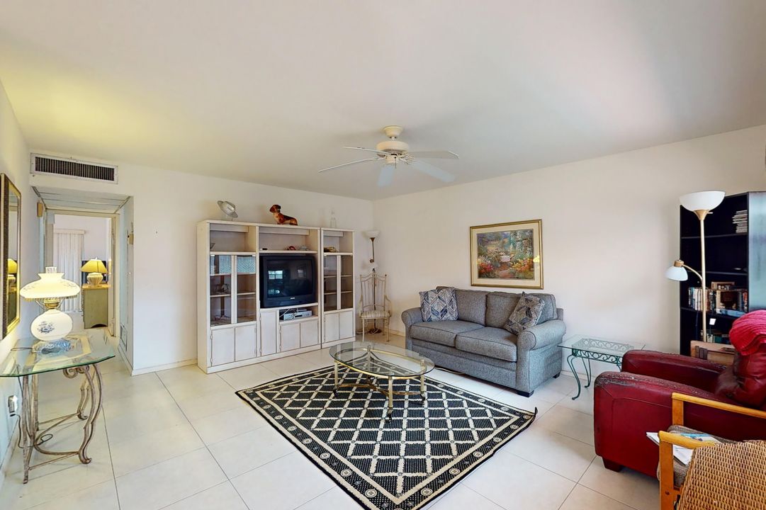 Active With Contract: $99,900 (2 beds, 2 baths, 880 Square Feet)