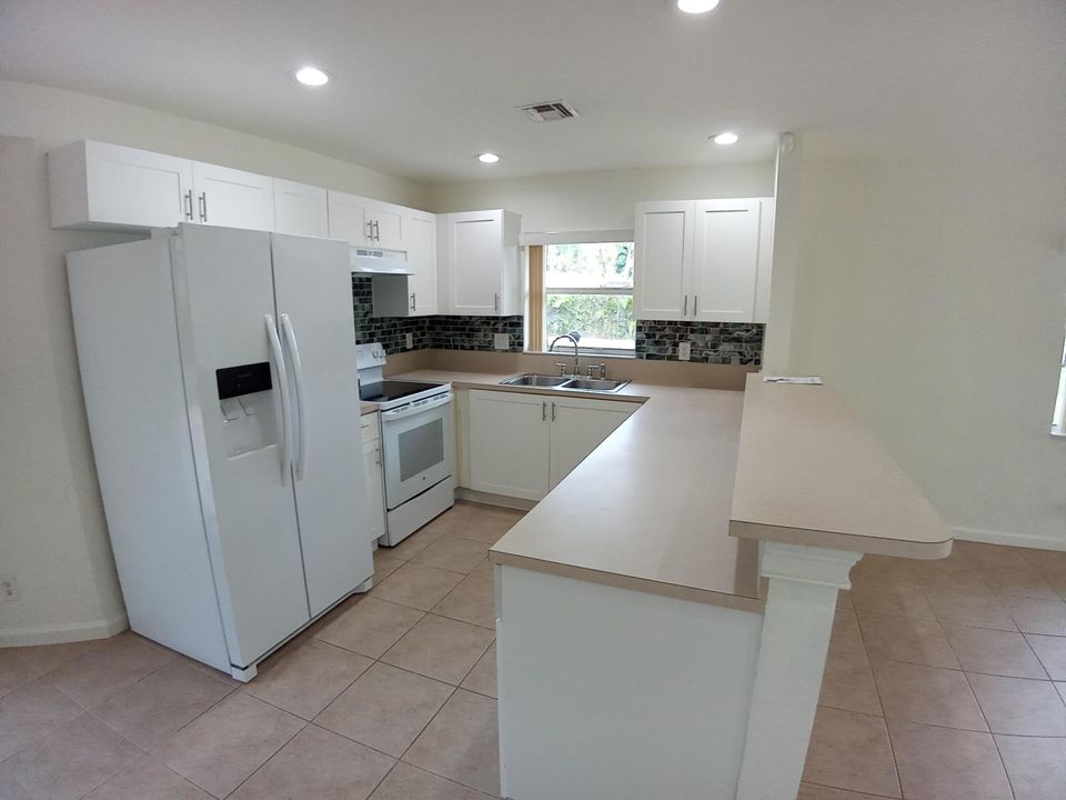 For Rent: $3,500 (3 beds, 2 baths, 1301 Square Feet)