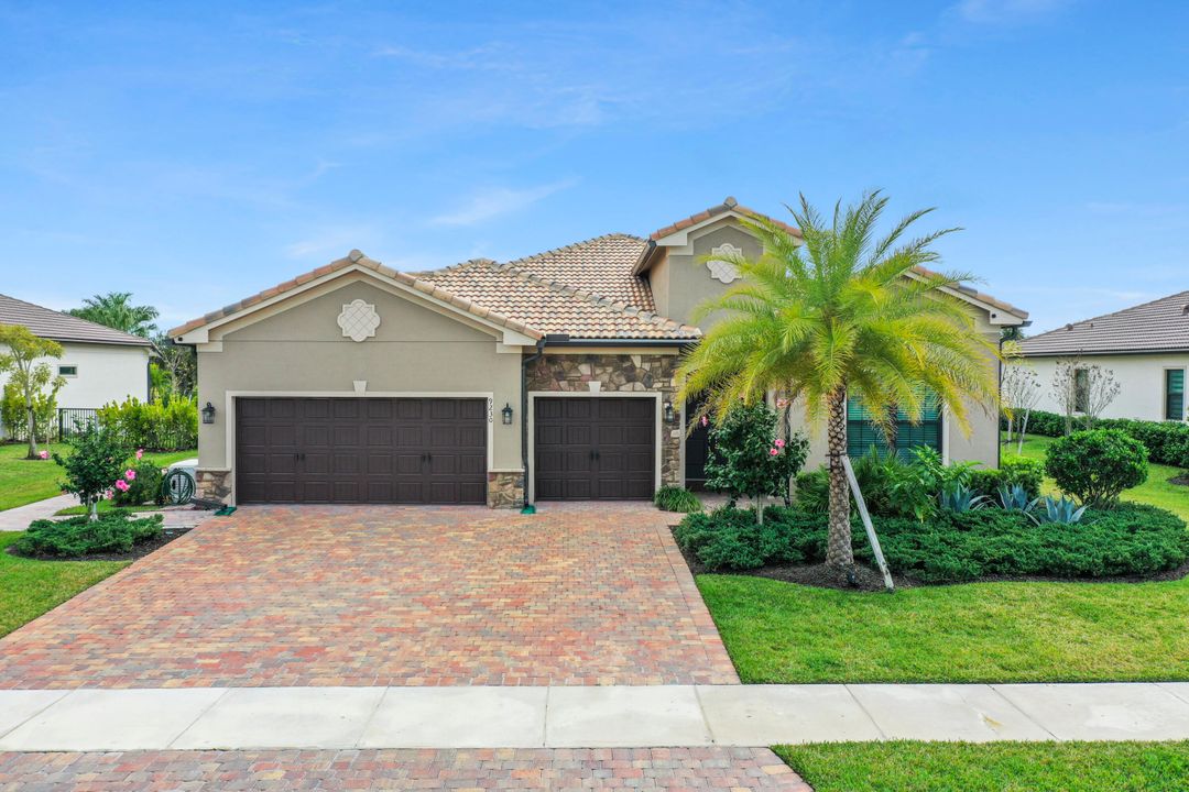 Recently Sold: $1,320,000 (3 beds, 3 baths, 2852 Square Feet)