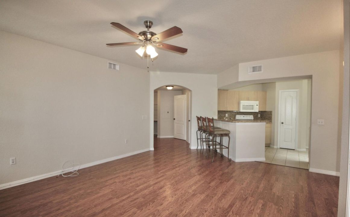 Active With Contract: $2,400 (2 beds, 2 baths, 1304 Square Feet)