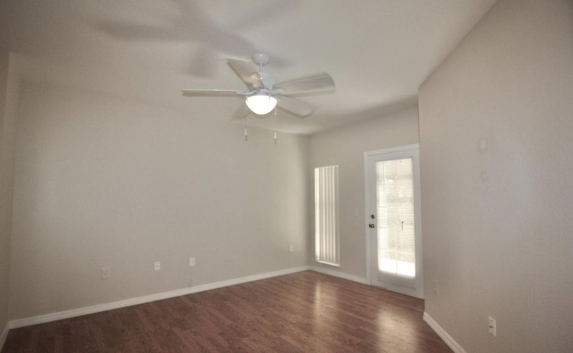 Active With Contract: $2,400 (2 beds, 2 baths, 1304 Square Feet)