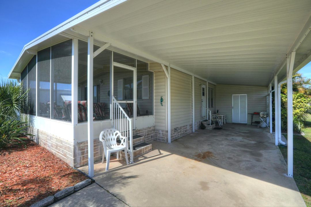Active With Contract: $160,000 (2 beds, 2 baths, 1104 Square Feet)
