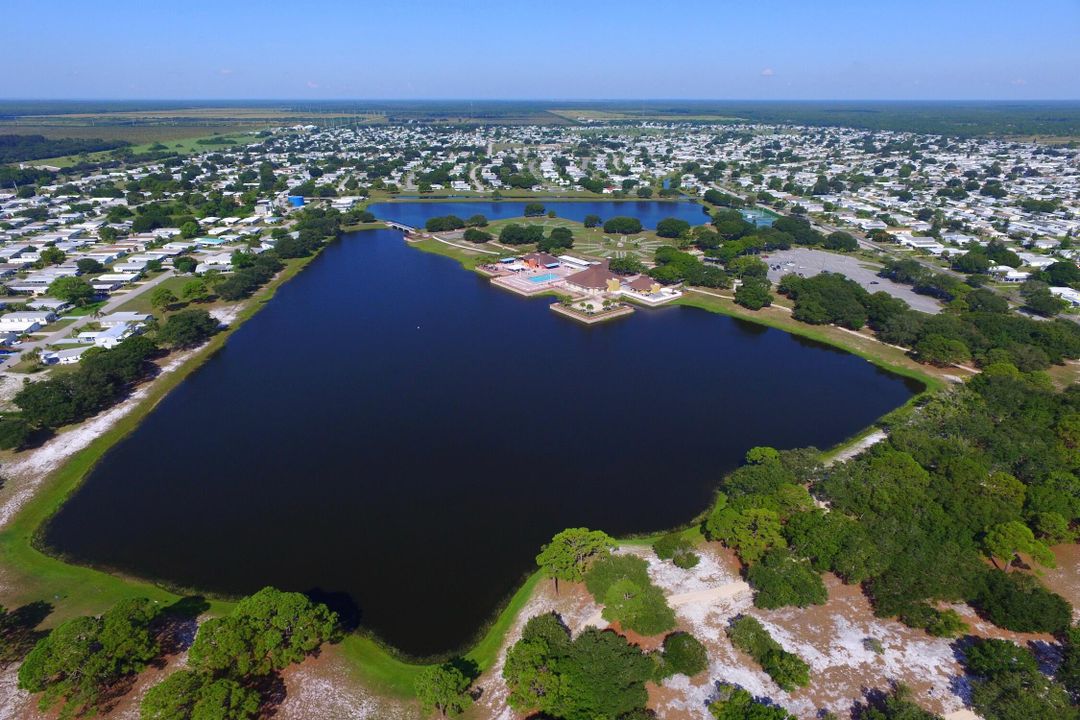 Active With Contract: $160,000 (2 beds, 2 baths, 1104 Square Feet)