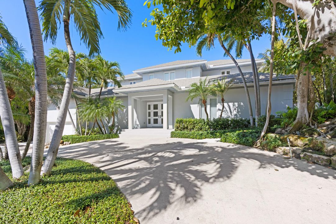 For Sale: $12,995,000 (6 beds, 8 baths, 5414 Square Feet)