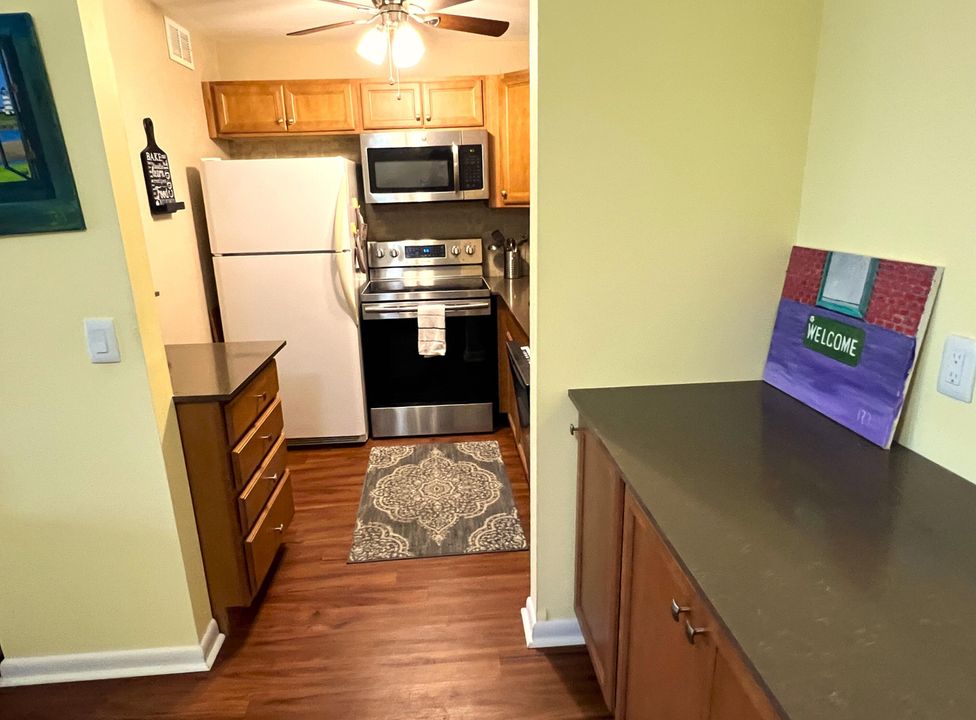 For Sale: $135,000 (1 beds, 1 baths, 720 Square Feet)