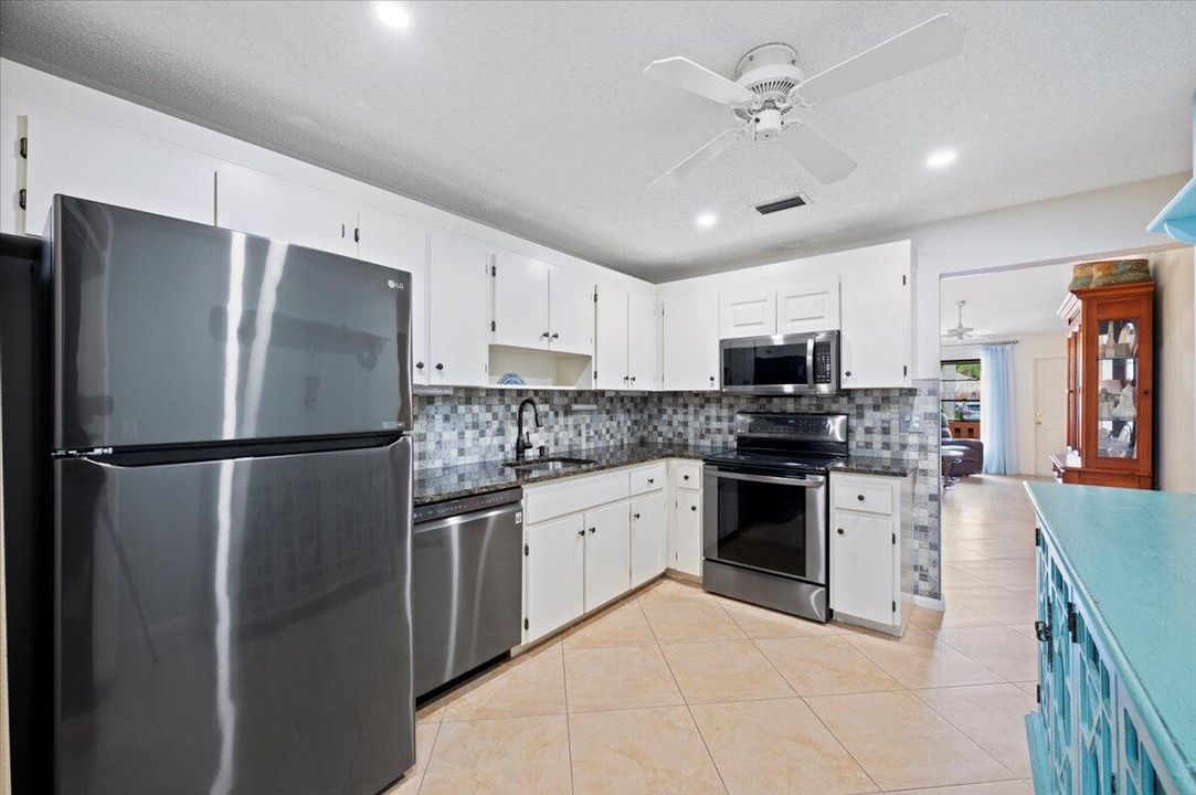 For Sale: $259,000 (2 beds, 2 baths, 1026 Square Feet)