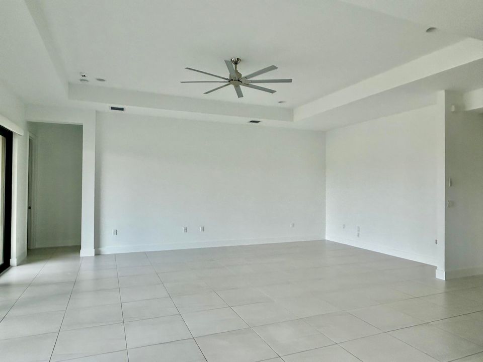 Active With Contract: $10,500 (3 beds, 3 baths, 2740 Square Feet)