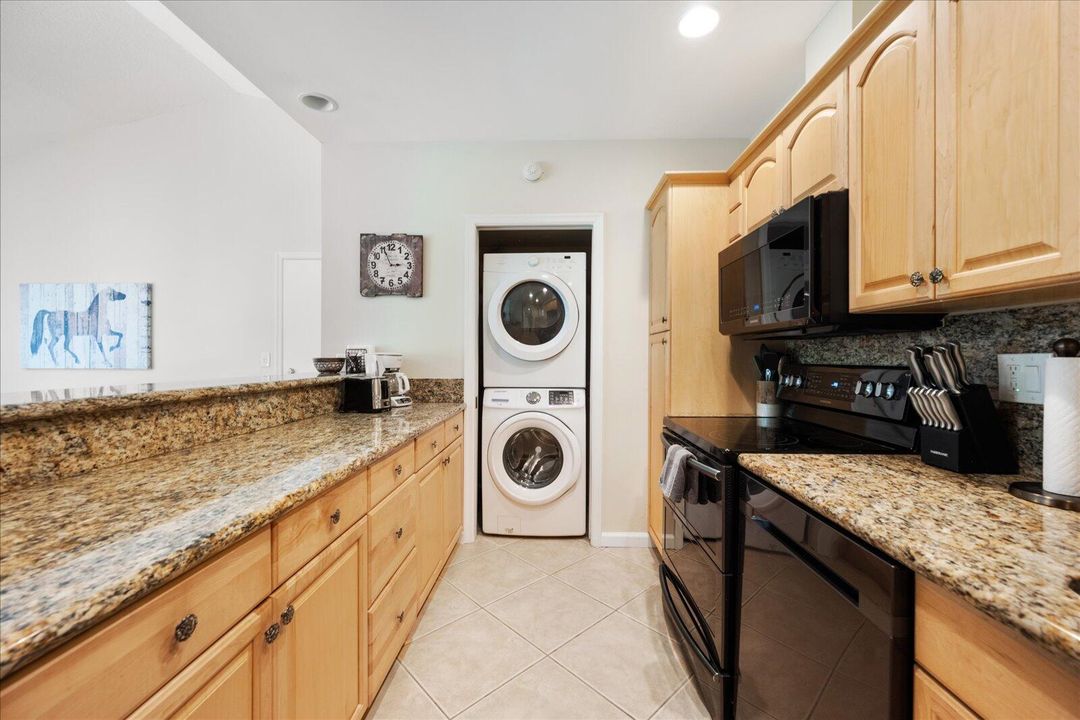 Active With Contract: $5,750 (1 beds, 1 baths, 900 Square Feet)