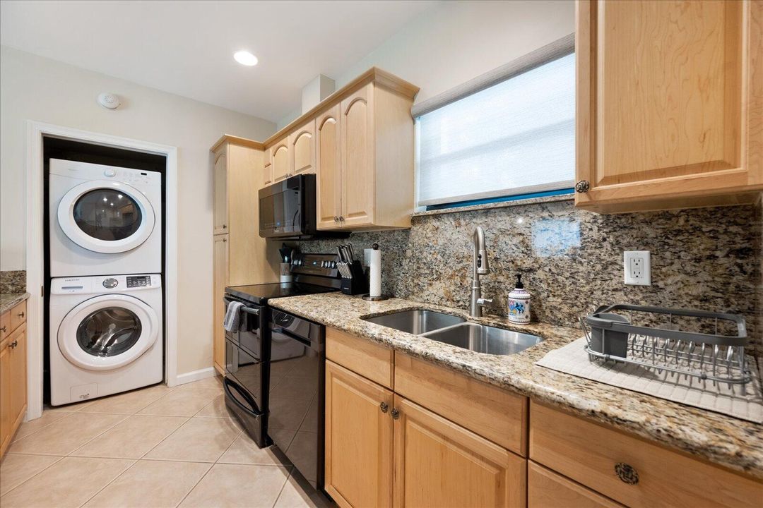 Active With Contract: $5,750 (1 beds, 1 baths, 900 Square Feet)