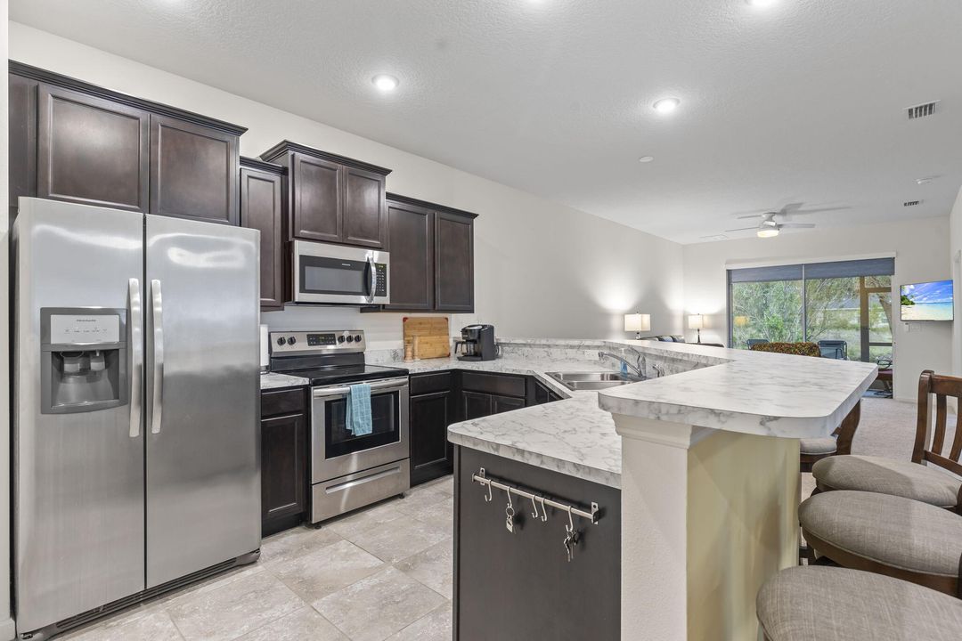 For Sale: $299,000 (2 beds, 2 baths, 1394 Square Feet)