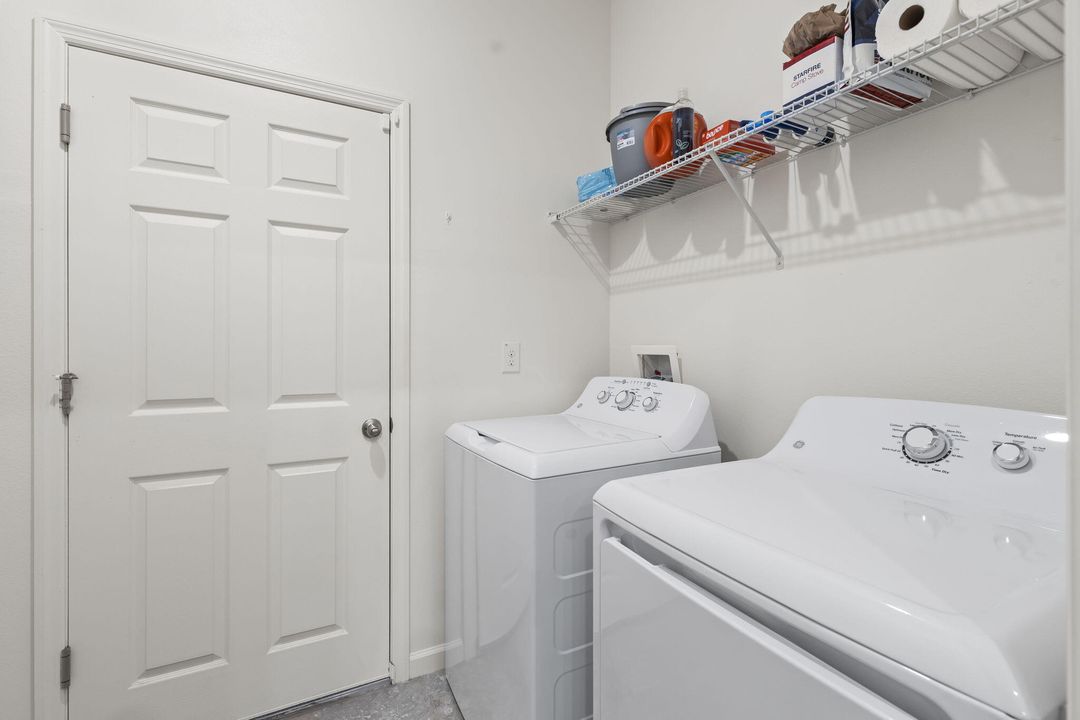 For Sale: $299,000 (2 beds, 2 baths, 1394 Square Feet)