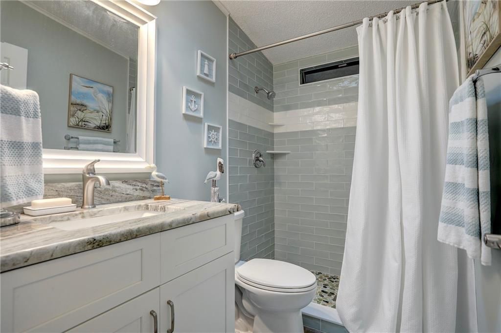 Active With Contract: $239,000 (2 beds, 2 baths, 1395 Square Feet)