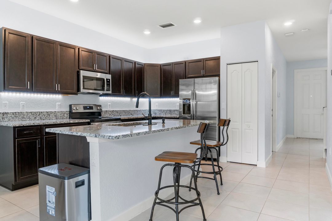 For Sale: $319,500 (3 beds, 2 baths, 1957 Square Feet)