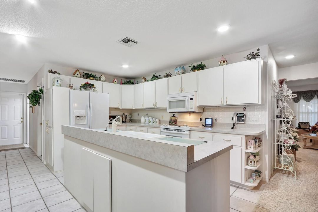 For Sale: $494,000 (3 beds, 3 baths, 2721 Square Feet)