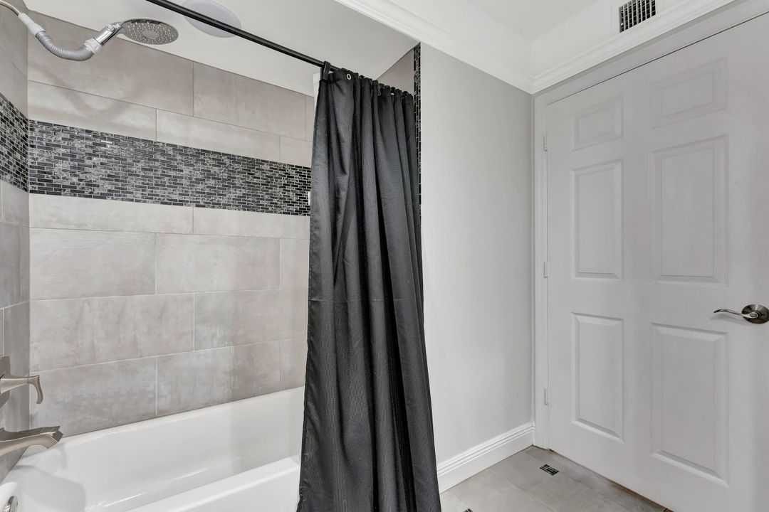 Active With Contract: $334,900 (2 beds, 2 baths, 1091 Square Feet)