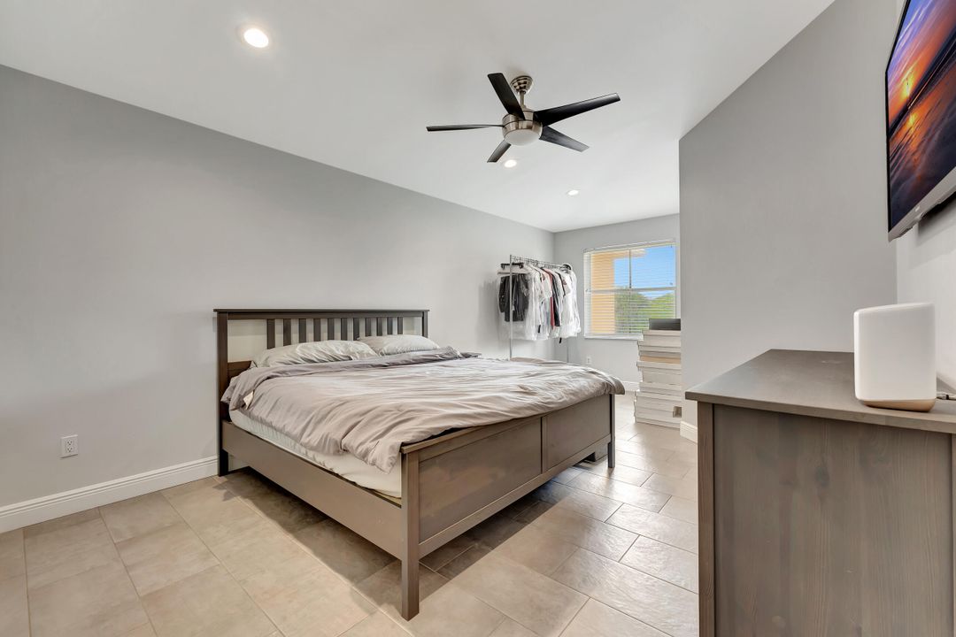 Active With Contract: $334,900 (2 beds, 2 baths, 1091 Square Feet)