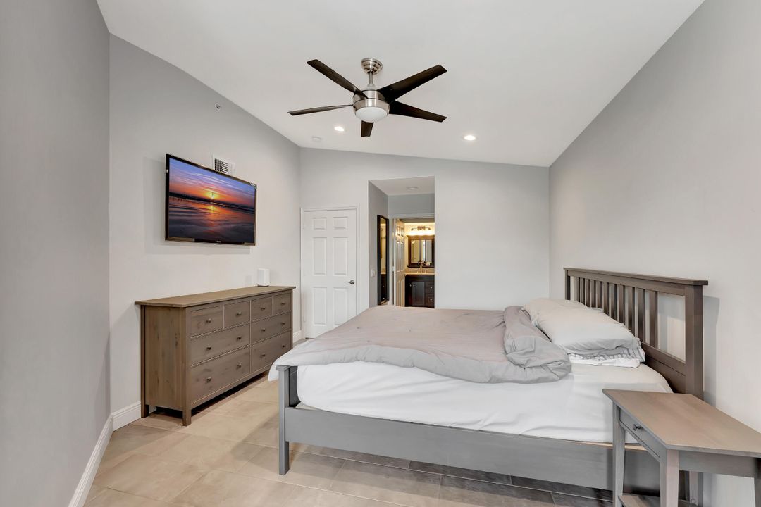 Active With Contract: $334,900 (2 beds, 2 baths, 1091 Square Feet)