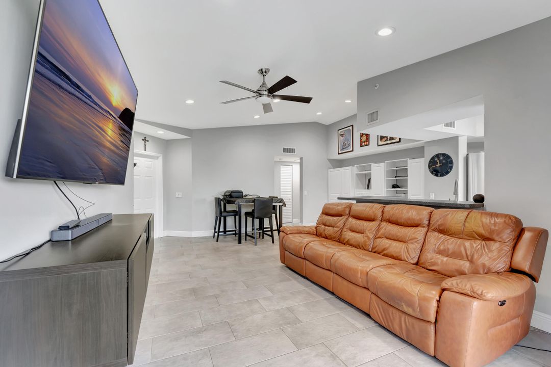 Active With Contract: $334,900 (2 beds, 2 baths, 1091 Square Feet)