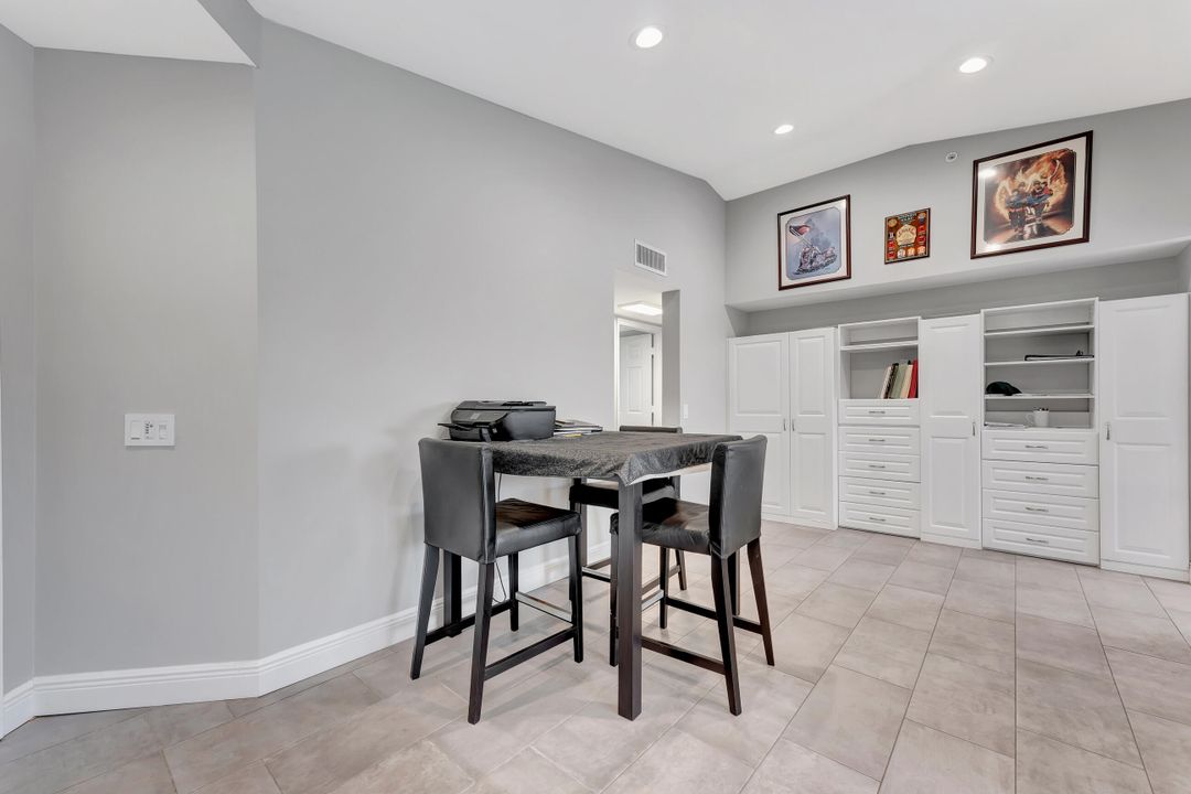 Active With Contract: $334,900 (2 beds, 2 baths, 1091 Square Feet)