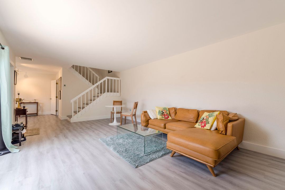 Active With Contract: $2,500 (2 beds, 2 baths, 1325 Square Feet)