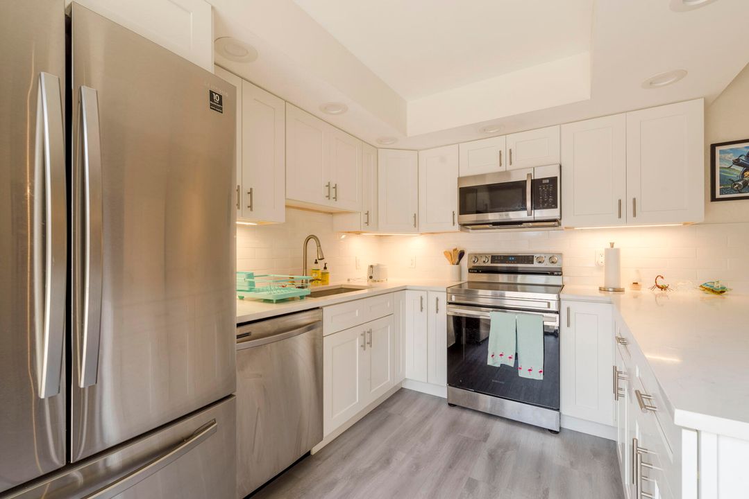 Active With Contract: $2,500 (2 beds, 2 baths, 1325 Square Feet)