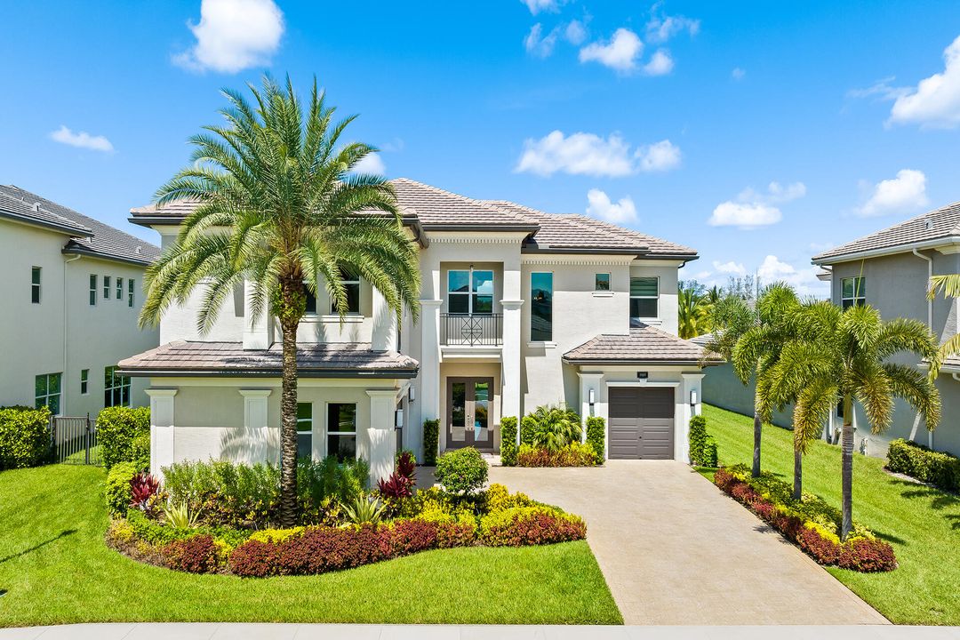 Recently Sold: $2,700,000 (5 beds, 7 baths, 5802 Square Feet)