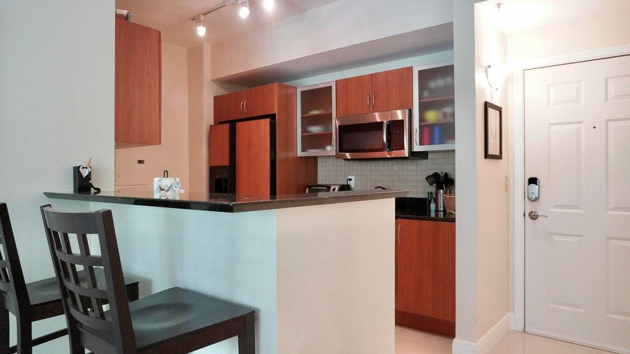 Active With Contract: $3,700 (2 beds, 2 baths, 1000 Square Feet)