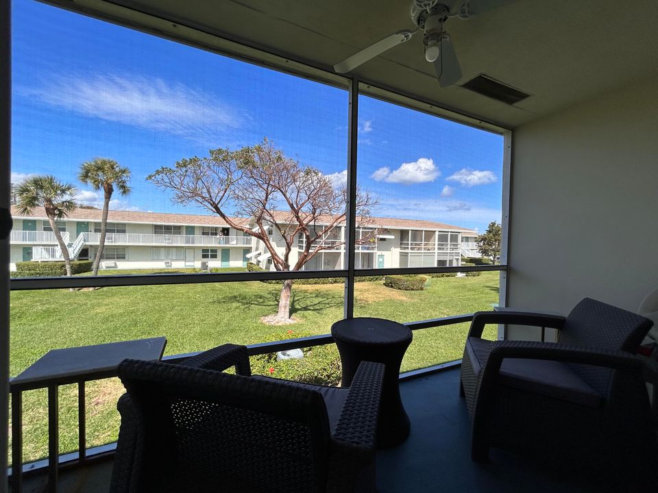 Active With Contract: $1,300 (1 beds, 1 baths, 705 Square Feet)