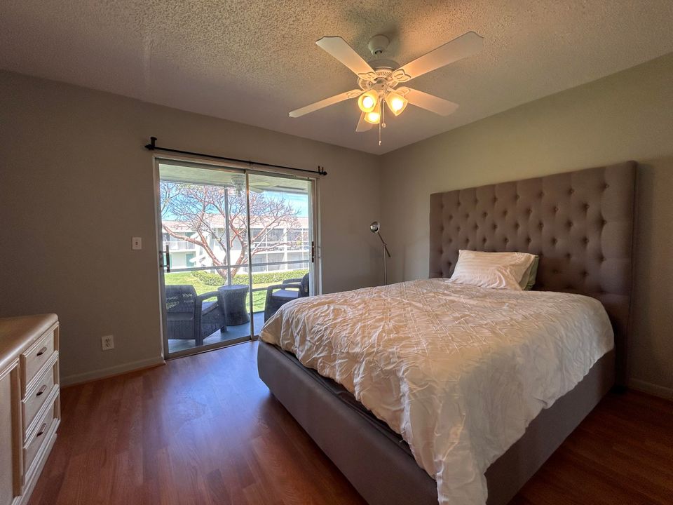 Active With Contract: $1,300 (1 beds, 1 baths, 705 Square Feet)