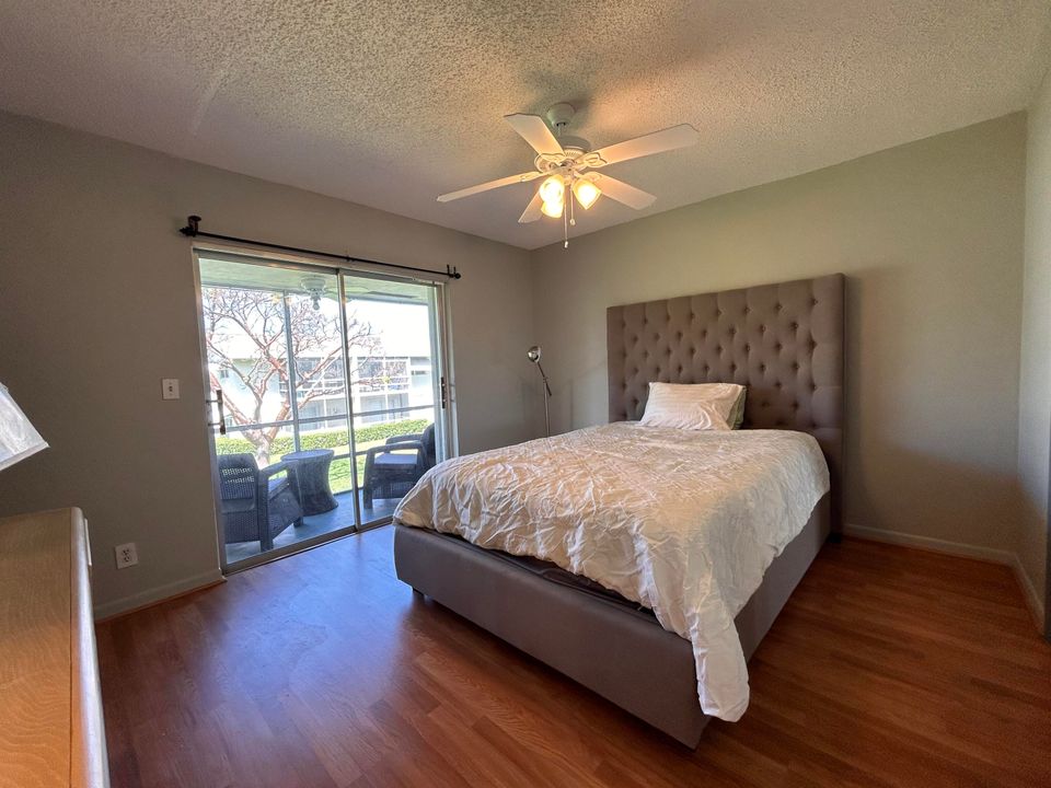 Active With Contract: $1,300 (1 beds, 1 baths, 705 Square Feet)