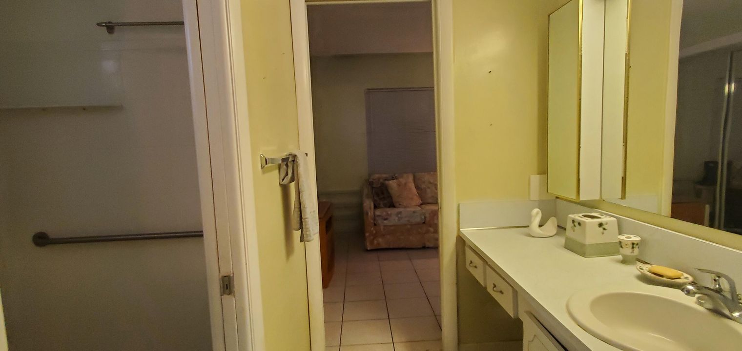 Active With Contract: $65,000 (2 beds, 1 baths, 894 Square Feet)