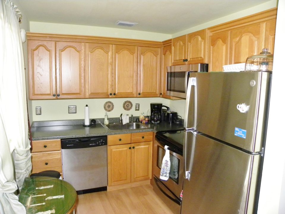 For Sale: $127,000 (1 beds, 1 baths, 814 Square Feet)