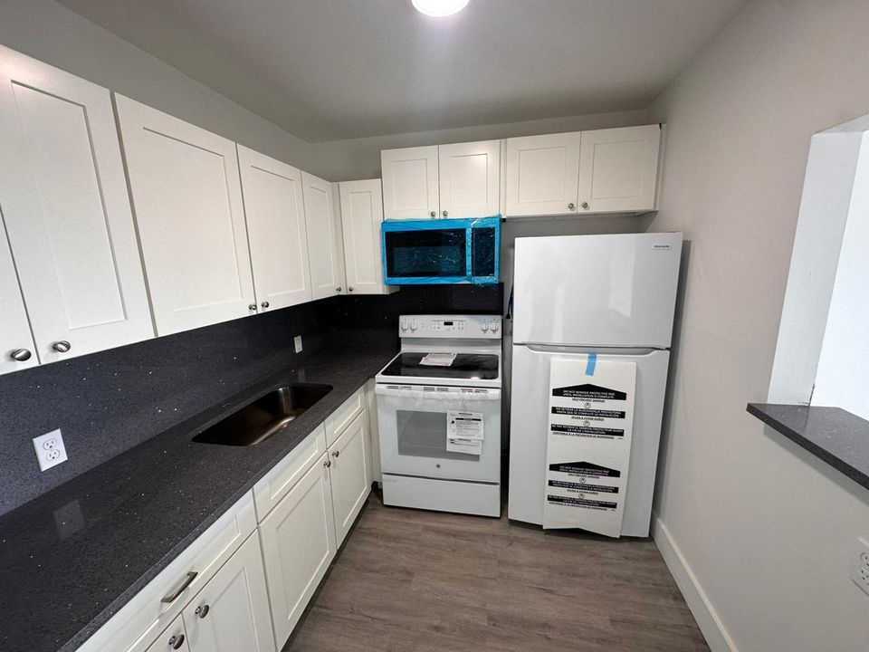 For Sale: $115,000 (1 beds, 1 baths, 600 Square Feet)