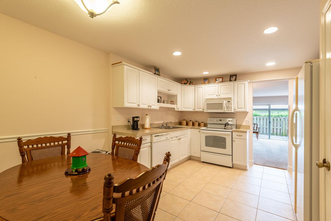 For Sale: $450,000 (2 beds, 2 baths, 1820 Square Feet)