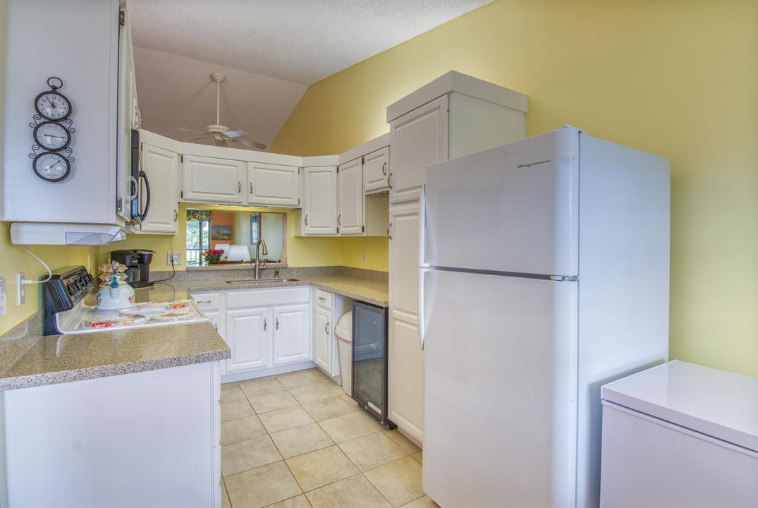 For Sale: $374,880 (2 beds, 2 baths, 1178 Square Feet)