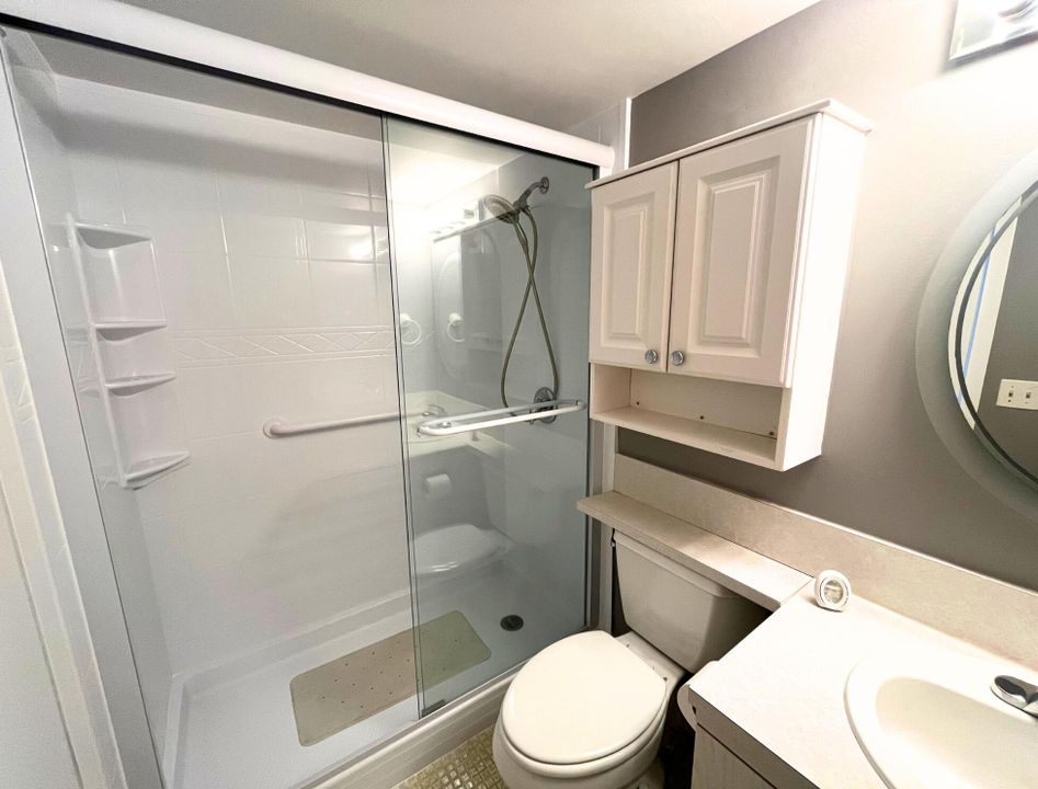 Active With Contract: $130,000 (1 beds, 1 baths, 738 Square Feet)