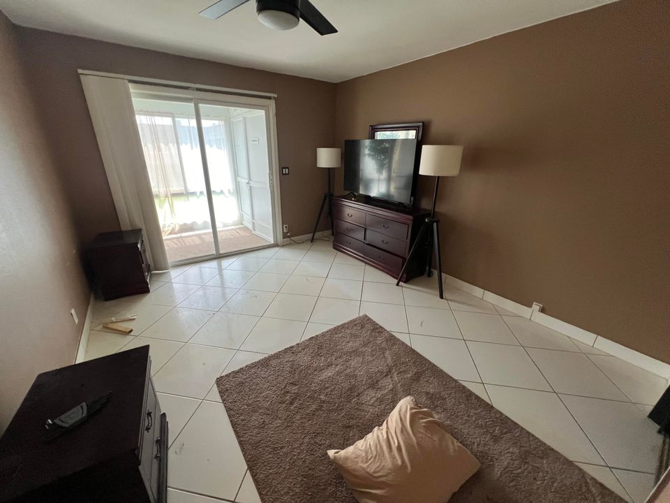 Active With Contract: $119,000 (2 beds, 2 baths, 880 Square Feet)