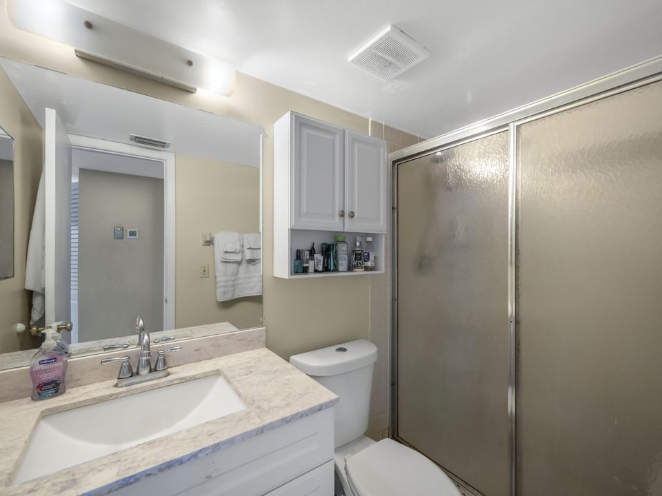 For Sale: $239,000 (2 beds, 2 baths, 1034 Square Feet)