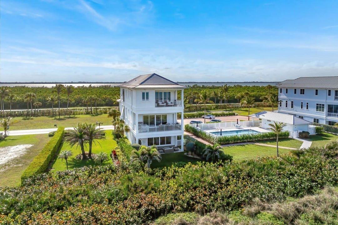 For Sale: $3,650,000 (5 beds, 4 baths, 4670 Square Feet)