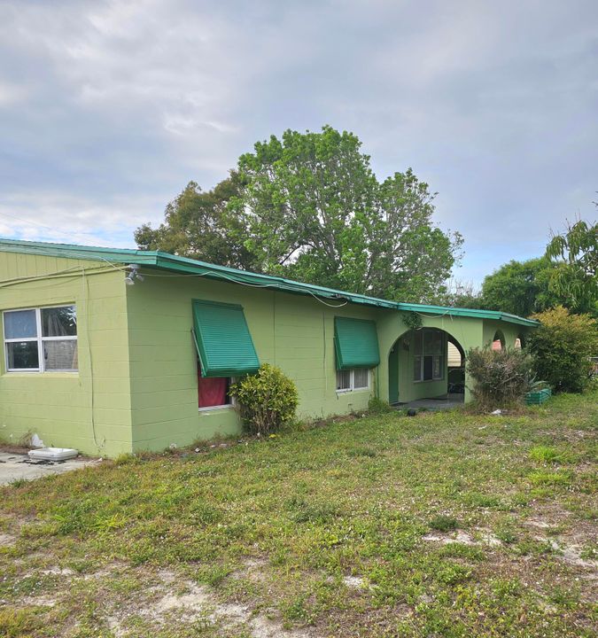 Active With Contract: $160,000 (3 beds, 1 baths, 1118 Square Feet)